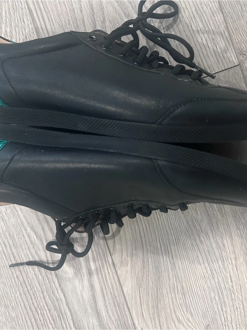 Gucci Black Leather Mens Low-Top Sneakers with Red & Green Heel Tabs